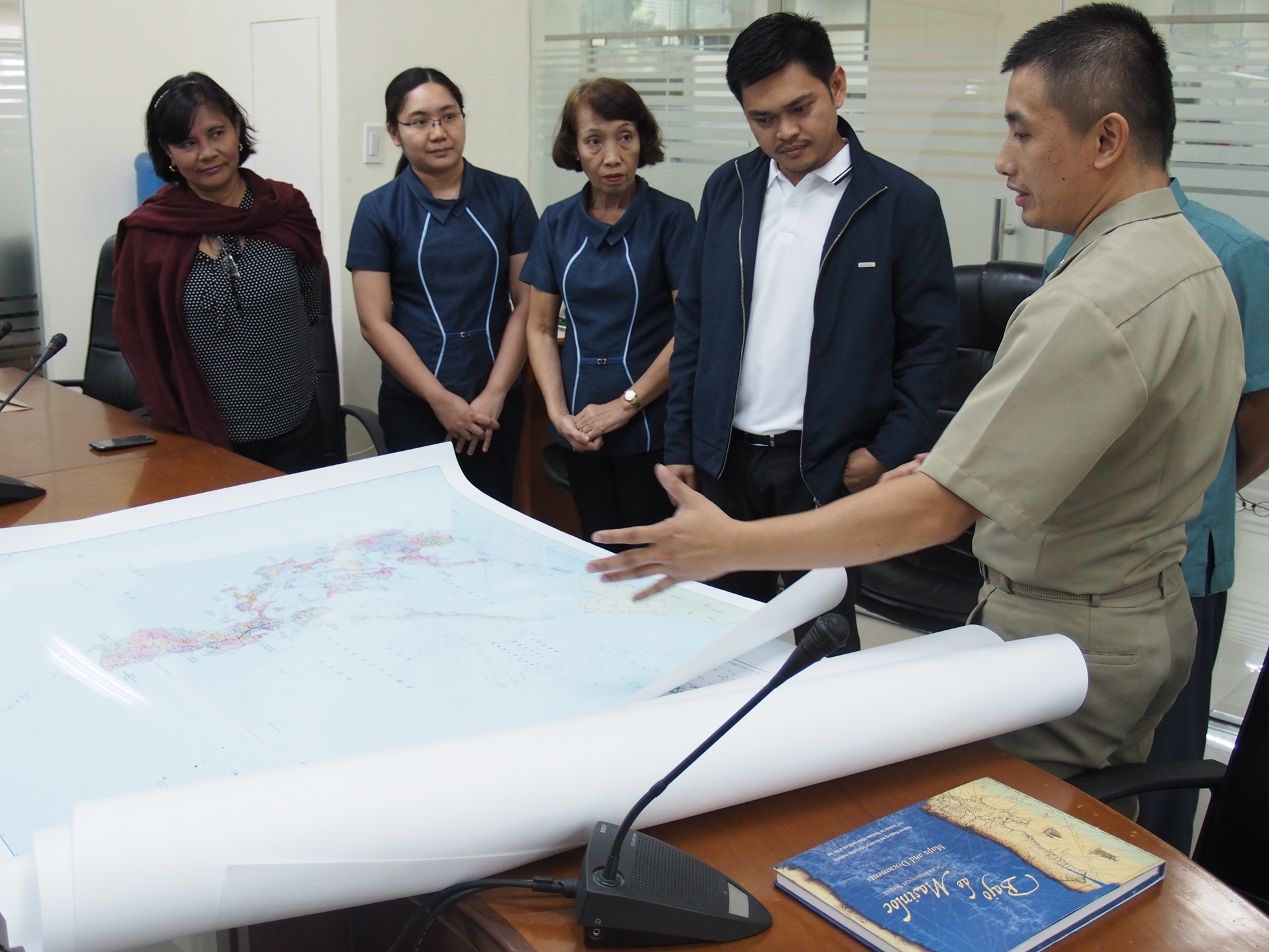 LCdr Luma-ang  distributes maps to National Library